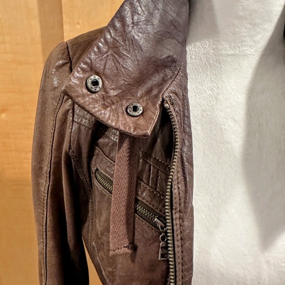 Danier Brown Leather Jacket with Zipper Closure (XXS) - Picture 10 of 10